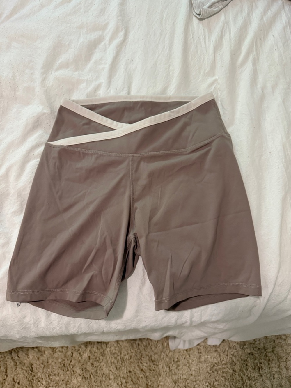 Women’s Cross-Waist Performance Shorts - Taupe with Cream Trim
